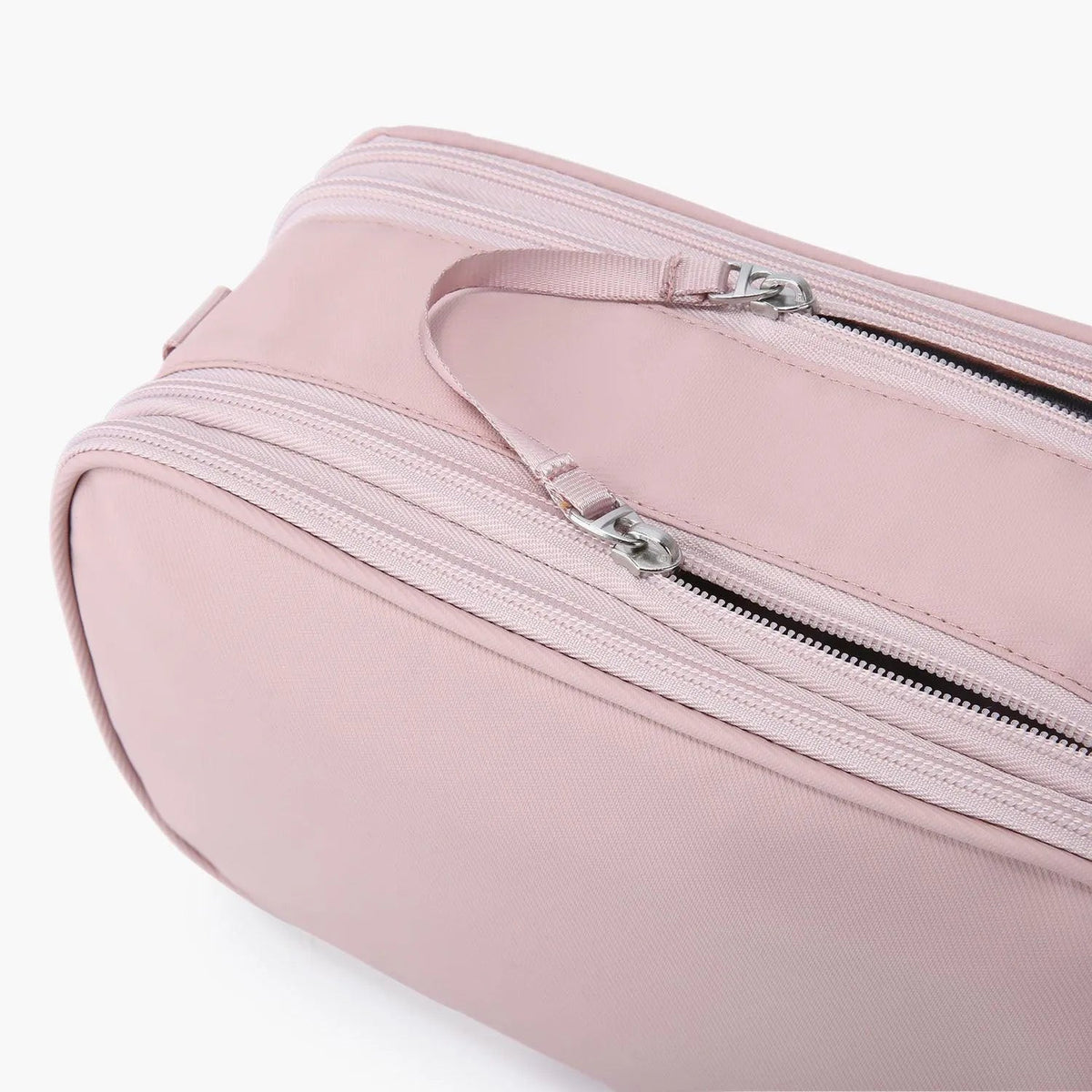 (FREE GIFT) On-road Toiletry Bag