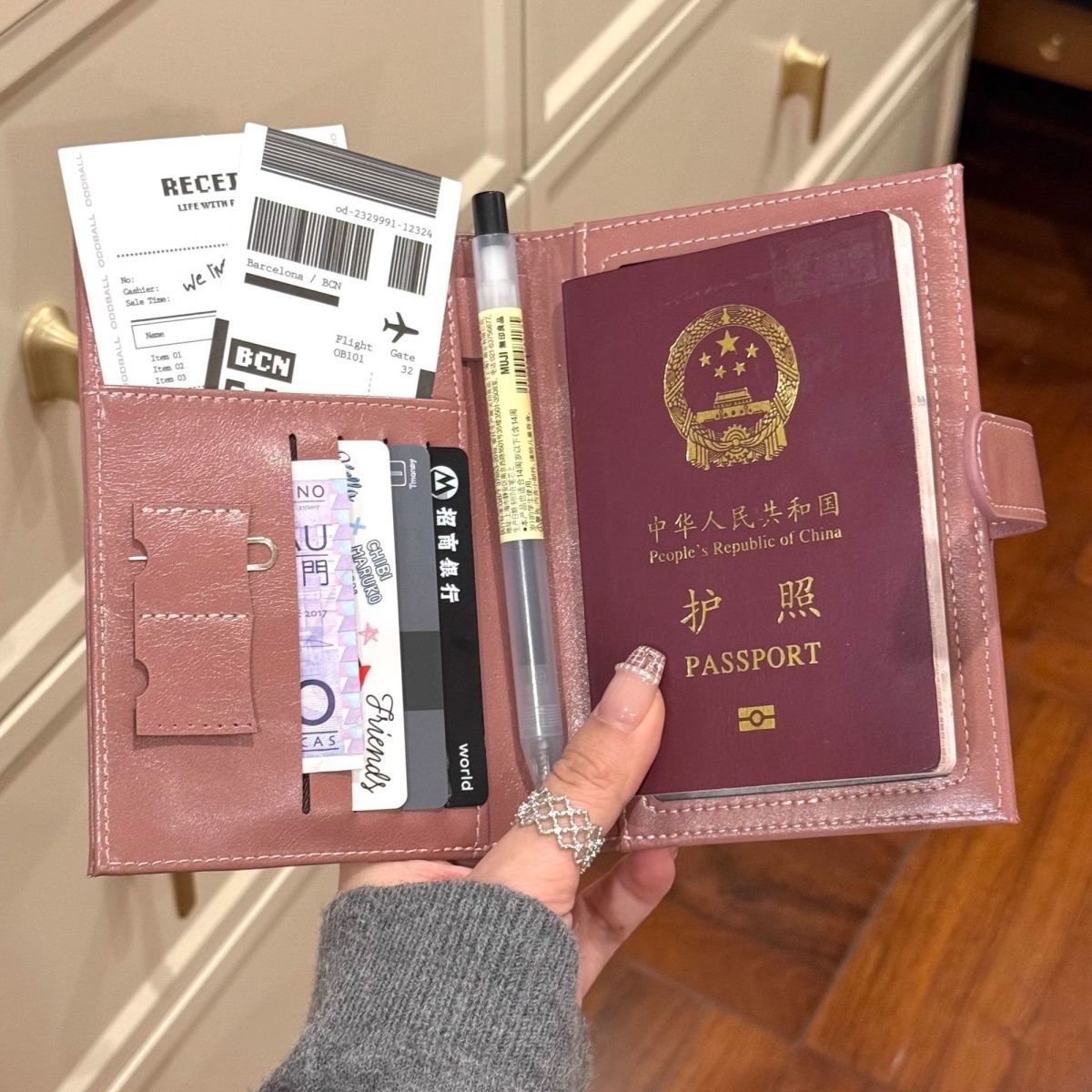 【Travel Companion】Multifunctional Passport Holder, Card Holder, Document Organizer, Ticket Holder, Wallet, Integrated Anti-Theft Protection - image 3