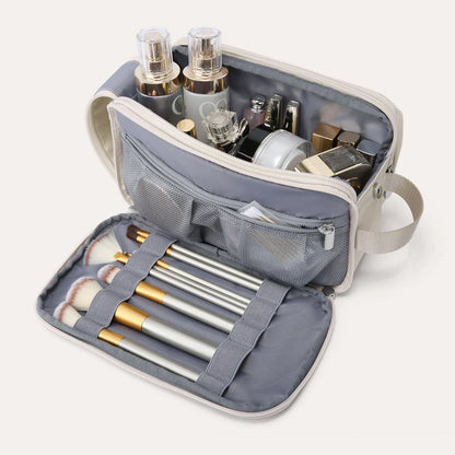 (FREE GIFT) On-road Toiletry Bag