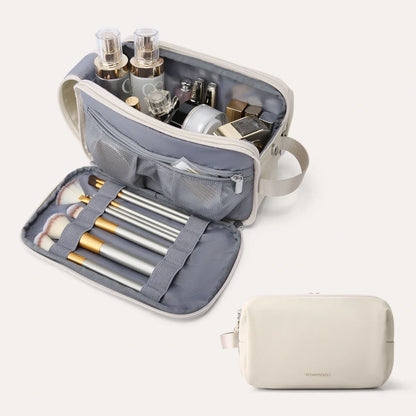 (FREE GIFT) On-road Toiletry Bag