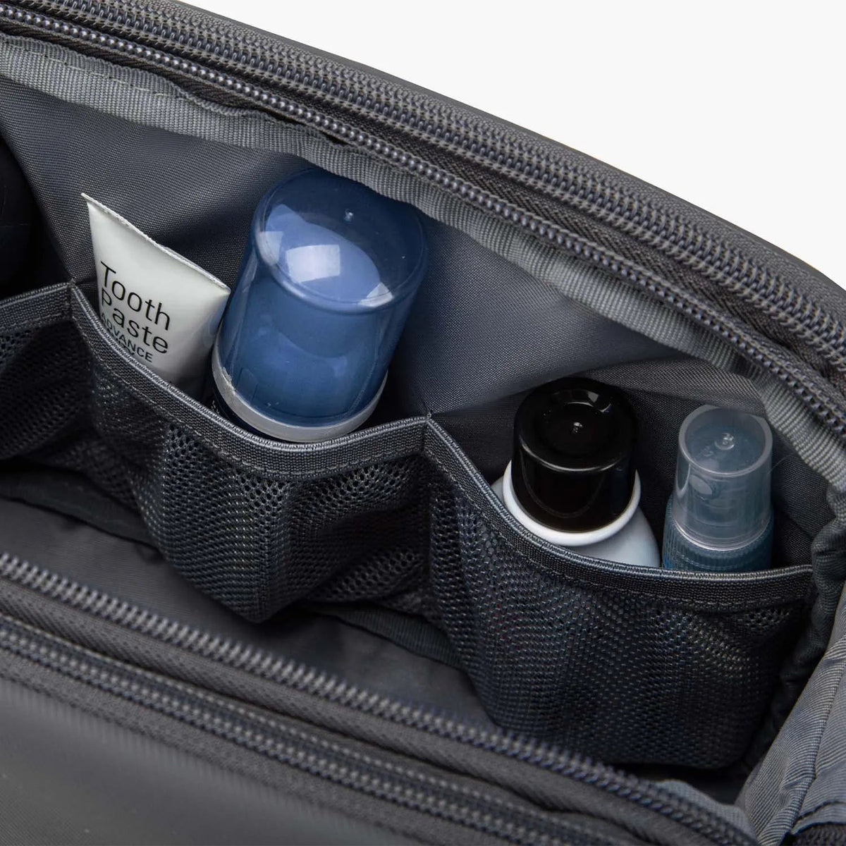 (FREE GIFT) On-road Toiletry Bag