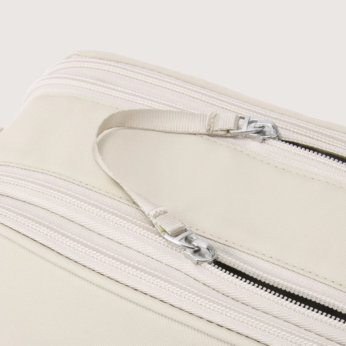 (FREE GIFT) On-road Toiletry Bag