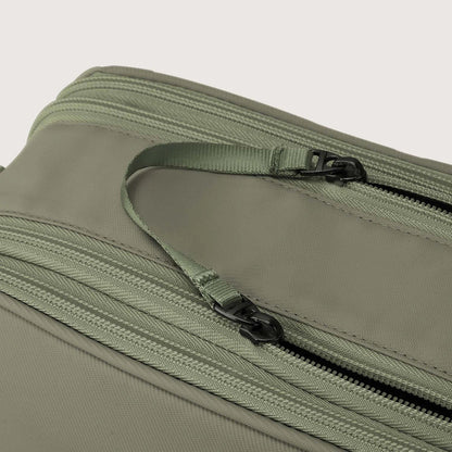 (FREE GIFT) On-road Toiletry Bag